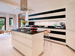 Cream and Black Glass Units - Black Granite , Kitchen Co-Ordnation Kitchen Co-Ordnation Cuisine moderne Verre