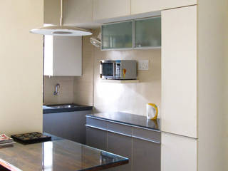 Studio Apartment, The White Room The White Room Minimalist kitchen