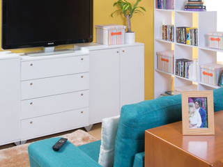 Recámara/sala de tv, Idea Interior Idea Interior Moderner Multimedia-Raum Holzspanplatte Weiß