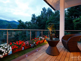 Misty Haven Villa, Savio and Rupa Interior Concepts Savio and Rupa Interior Concepts Modern balcony, veranda & terrace