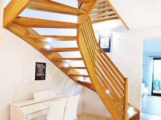 Wangentreppe Heidelberg, lifestyle-treppen.de lifestyle-treppen.de Modern corridor, hallway & stairs Wood Wood effect