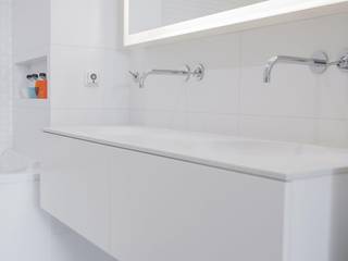 Nowoczesna łazienka w bieli, Luxum Luxum Baños modernos