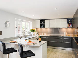 Mr & Mrs H, Kitchen, Byfleet Village, Surrey, Raycross Interiors Raycross Interiors Modern kitchen Grey