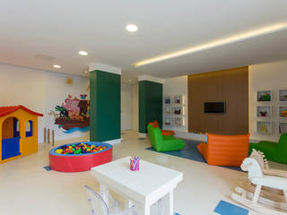 SAÚDE | ÁREAS COMUNS, SESSO & DALANEZI SESSO & DALANEZI Modern nursery/kids room