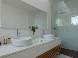 Casa MR, BLK-Porto Arquitectura BLK-Porto Arquitectura Phòng tắm phong cách tối giản