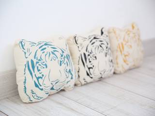 Coussin Tigre, DoDuDinDon DoDuDinDon オリジナルデザインの 子供部屋 綿 赤色