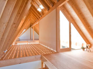 柏の平屋 ねじれ屋根のせ, 千田建築設計 千田建築設計 غرفة الميديا خشب Wood effect