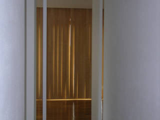 private interior in bergamo , stefania pellegrinelli+architect stefania pellegrinelli+architect Corridor & hallway