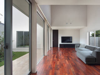 Terrace House, Atelier Square Atelier Square Moderne woonkamers Wit
