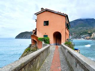 Villa La Pietra - Riviera di Levante, Studio Codebò Vergnano Studio Codebò Vergnano モダンな 家