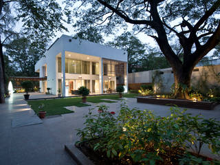 Private Residence in Koregaon Park, Pune, Chaney Architects Chaney Architects Minimalist house