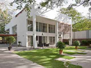Private Residence in Koregaon Park, Pune, Chaney Architects Chaney Architects Minimalistische Häuser