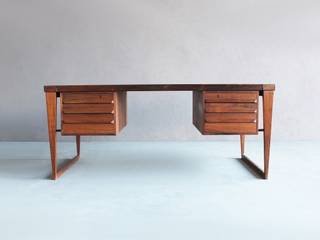 Rosewood Desk by Kai Kristiansen , Retro Age Retro Age Estudios y despachos de estilo escandinavo Madera Acabado en madera