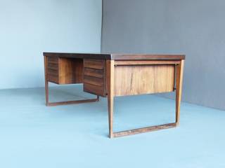 Rosewood Desk by Kai Kristiansen , Retro Age Retro Age Estudios y despachos de estilo escandinavo Madera Acabado en madera