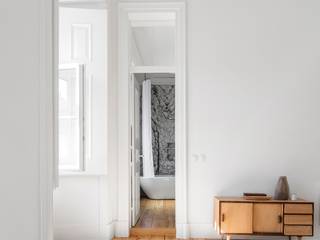 Restauration und Modernisierung in Lisboa, Designsetter Designsetter Colonial style corridor, hallway& stairs Accessories & decoration