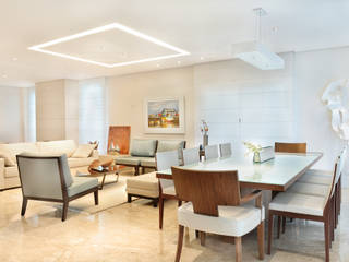 Arquitetura Interiores de Residência, studio VIVADESIGN POR FLAVIA PORTELA ARQUITETURA + INTERIORES studio VIVADESIGN POR FLAVIA PORTELA ARQUITETURA + INTERIORES Modern living room White