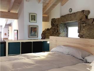 Rehabilitación de molino en Requeixo, b+t arquitectos b+t arquitectos Country style bedroom