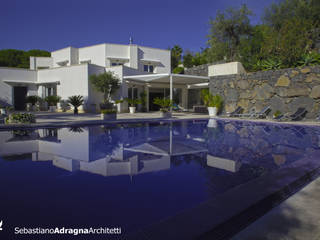 Villa al Mare, Sebastiano Adragna Architetti Sebastiano Adragna Architetti Balcone, Veranda & Terrazza in stile mediterraneo