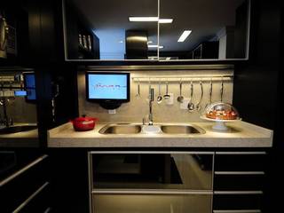 Cozinha black, T+H arquitetura & interiores T+H arquitetura & interiores ห้องครัว