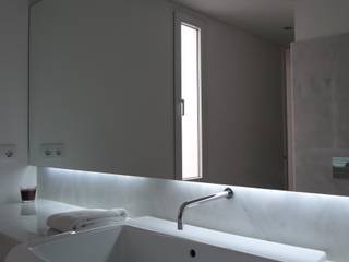 Apartment refurbishment - Campo Pequeno , Lisbon, QFProjectbuilding, Unipessoal Lda QFProjectbuilding, Unipessoal Lda Ванная комната в стиле модерн