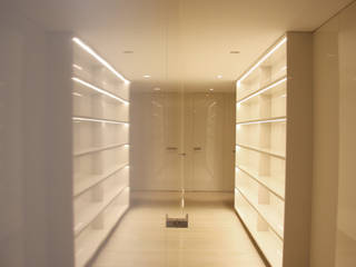Apartamento de Matosinhos, GRAU.ZERO Arquitectura GRAU.ZERO Arquitectura Modern corridor, hallway & stairs