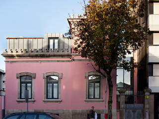 Escola Jardim Infância + Creche, es1arq es1arq Minimalist houses