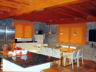 REFORMA INTEGRAL COCINA, CONSTRUREFOR CONSTRUREFOR Mediterranean style kitchen