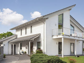 YOUNG FAMILY HOME, SchwörerHaus SchwörerHaus Moderne Häuser Holz Weiß
