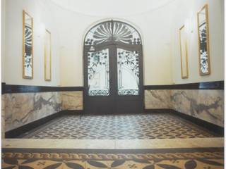 Denkmalgeschützte Wohnanlage – Sanierung und Restaurierung, Buseck Architekten Buseck Architekten Classic style corridor, hallway and stairs