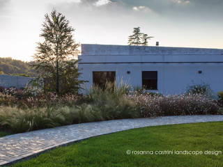 Un giardino collinare in stile Dutch Wave, Rosanna Castrini Landscape Design Rosanna Castrini Landscape Design Modern garden