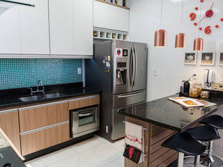 Residência Freguesia, Adoro Arquitetura Adoro Arquitetura Modern kitchen Wood Green