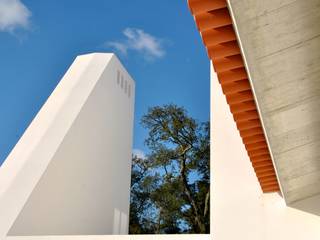 House in Coruche, Santarém, é ar quitectura é ar quitectura Rustic style houses Concrete