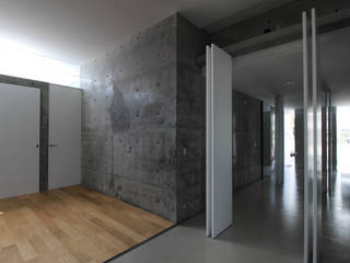 House-K, 春日琢磨建築設計事務所 春日琢磨建築設計事務所 Modern style bedroom Concrete