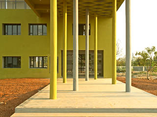 Student Hostels, DCOOP ARCHITECTS DCOOP ARCHITECTS Modern corridor, hallway & stairs