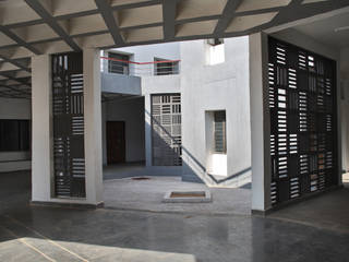 School of Sciences, DCOOP ARCHITECTS DCOOP ARCHITECTS Modern Corridor, Hallway and Staircase