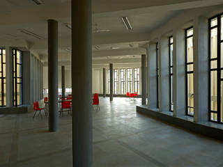 Student Dining Hall, DCOOP ARCHITECTS DCOOP ARCHITECTS Modern dining room