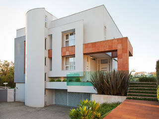 Residência Vista Alegre -Curitiba-PR, Karin Brenner Arquitetura e Engenharia Karin Brenner Arquitetura e Engenharia Modern houses