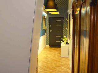 Kolorowy ptak, conceptjoana conceptjoana Eclectic style corridor, hallway & stairs Solid Wood Multicolored