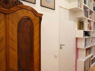 Kolorowy ptak, conceptjoana conceptjoana Eclectic style corridor, hallway & stairs MDF