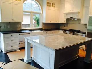 Acabados en mármol y granito, Leon Countertops Leon Countertops مطبخ مخزن