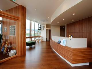 こども歯科医院・Children's dental clinic, Y.Architectural Design Y.Architectural Design مساحات تجارية خشب Wood effect
