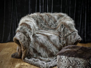 Faux fur throw and cushions - Savane de Mayfair collection, Mille Boutique Ltd Mille Boutique Ltd ห้องนอน เฟอร์ White