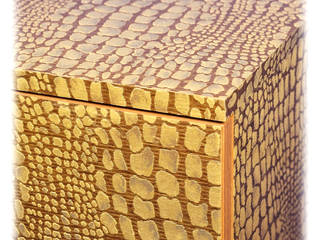 Boardcraft Exclusive Cabinet, Changing the Face of Composites Changing the Face of Composites Phòng ngủ phong cách kinh điển Dệt may Amber/Gold