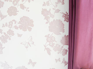 Pretty Flower Bedroom Wallpaper, private commission 2015, Laura Felicity Design Laura Felicity Design Paredes y suelos de estilo clásico