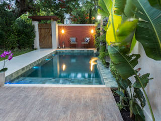 Piscina mar do Caribe, Gisele Ribeiro Arquitetura Gisele Ribeiro Arquitetura Tropical style pool Stone