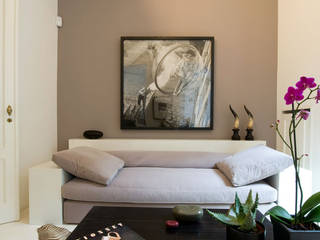 Appartamento Fashion a Milano, Raffaella Alessandra Calzoni Raffaella Alessandra Calzoni Living roomSofas & armchairs