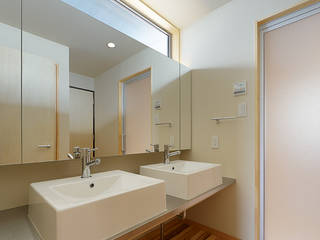 T-house, coil松村一輝建設計事務所 coil松村一輝建設計事務所 Eclectic style bathroom