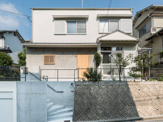 Re：M-house, coil松村一輝建設計事務所 coil松村一輝建設計事務所 Casas eclécticas