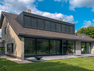 Modern woongeluk in Ruitersbos te Breda, van Os Architecten van Os Architecten Дома в стиле модерн