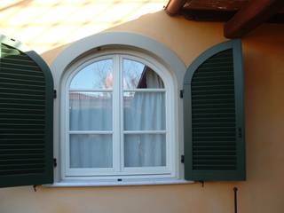 Finestre, Falegnameria Martinelli Sergio Falegnameria Martinelli Sergio Classic style windows & doors Wood